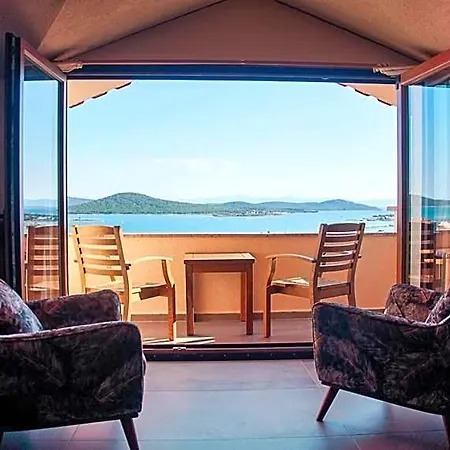 Hotel Cunda Tas *