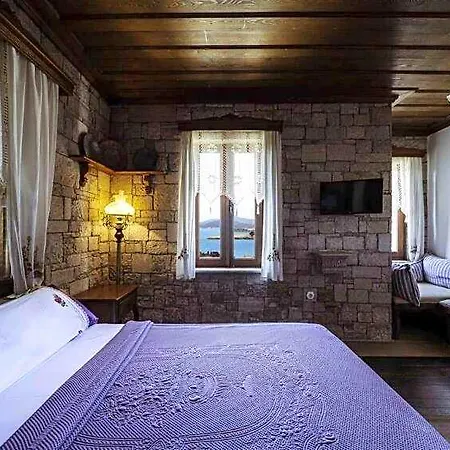 Hotel Cunda Tas *